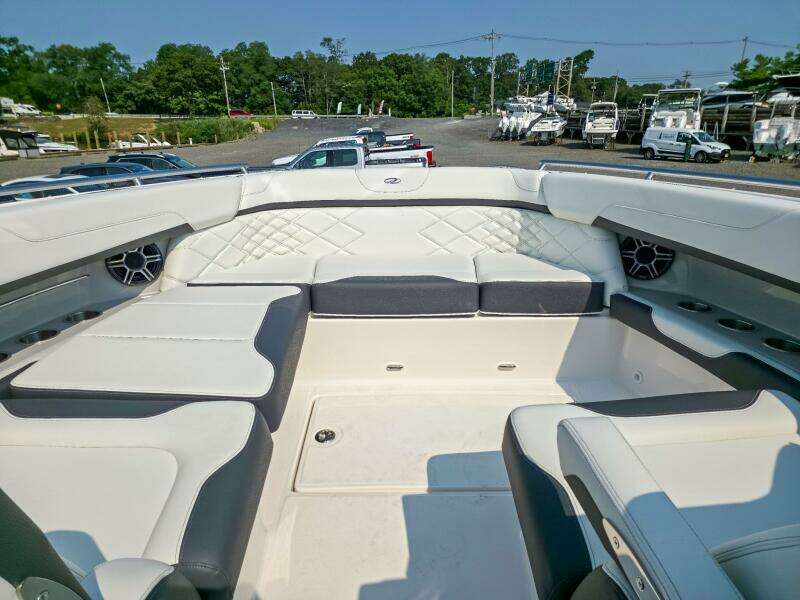 33ft Regal Yacht For Sale
