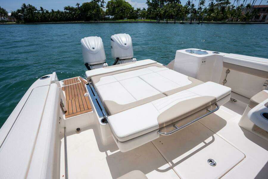 31ft Robalo Yacht For Sale