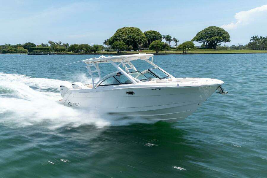 31ft Robalo Yacht For Sale