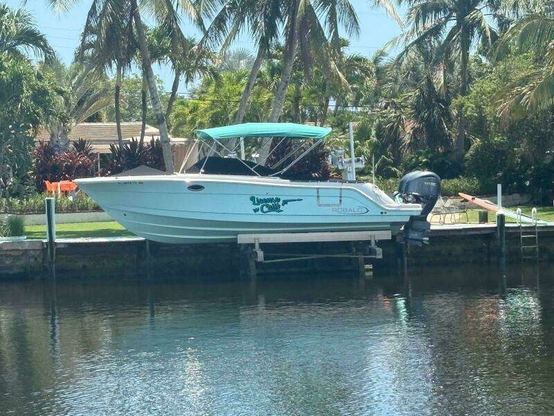 Used 2022 Robalo R317