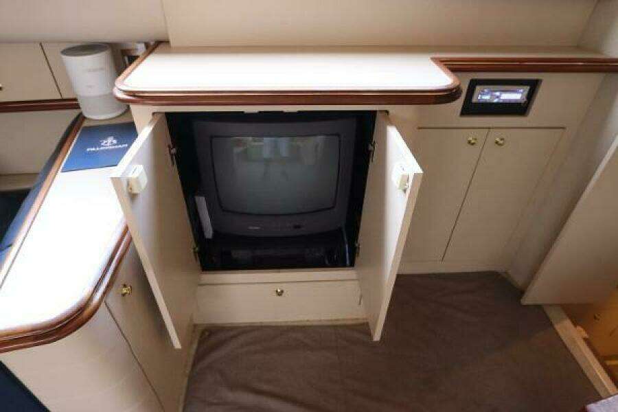37ft Cruisers Yachts Yacht For Sale