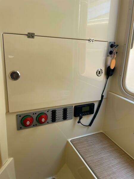Chris Craft 30 Catalina- Battery Bank Storage