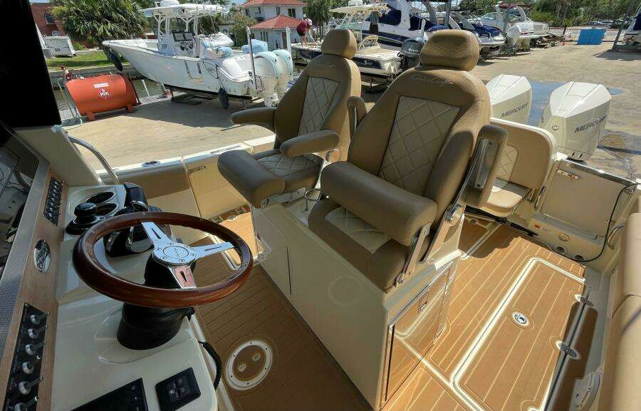Chris Craft 30 Catalina- Helm Seating