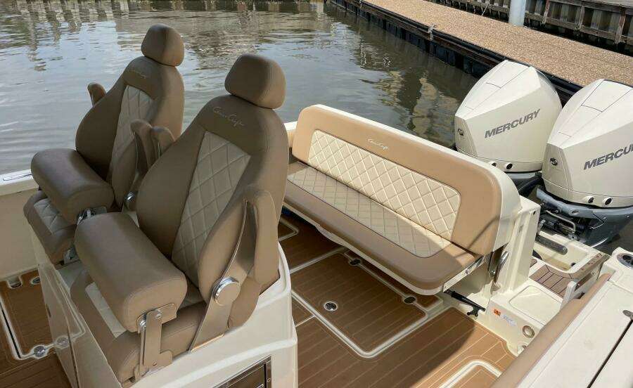 Chris Craft 30 Catalina- Helm Seating