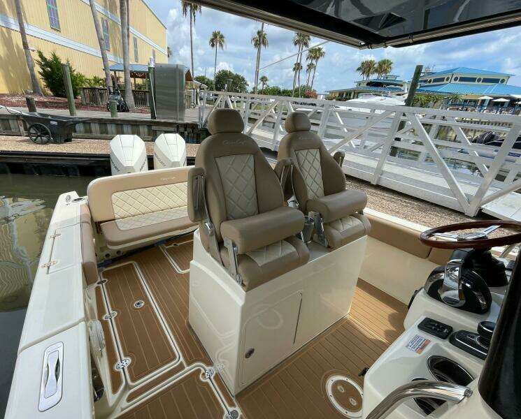 Chris Craft 30 Catalina- Helm Seating