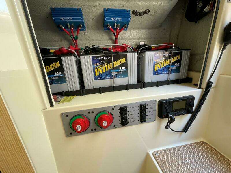 Chris Craft 30 Catalina- Battery Bank Storage