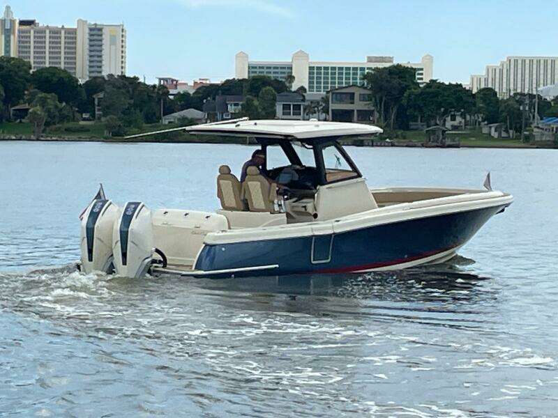 Chris Craft 30 Catalina- Profile