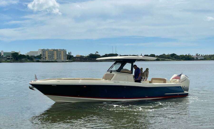 Chris Craft 30 Catalina- Profile
