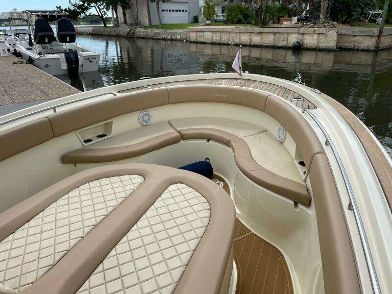 Chris Craft 30 Catalina- Bow Seating