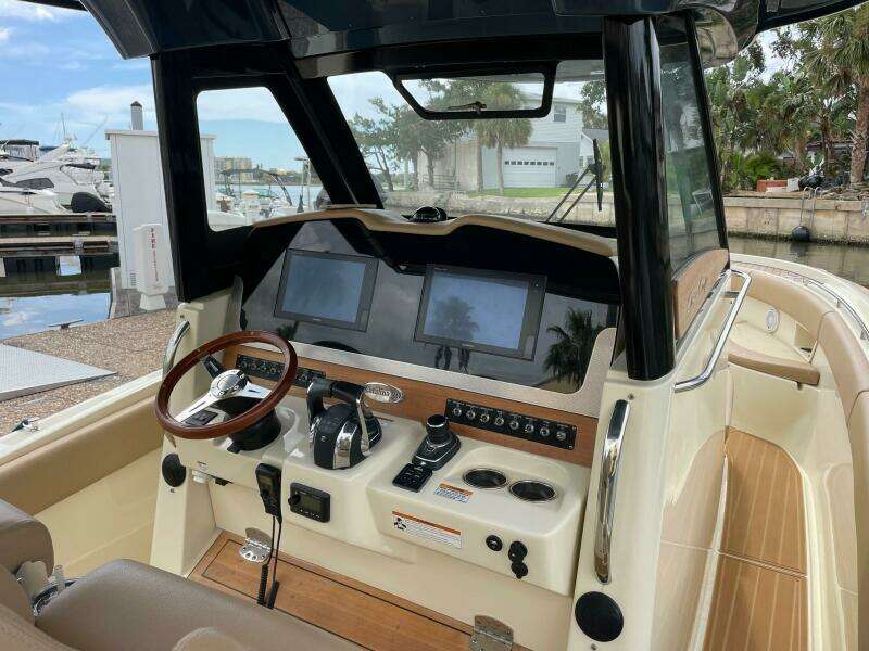 Chris Craft 30 Catalina- Helm