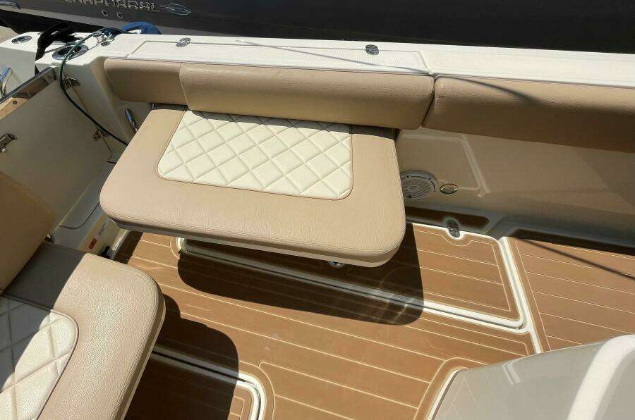 Chris Craft 30 Catalina- Cockpit Seating