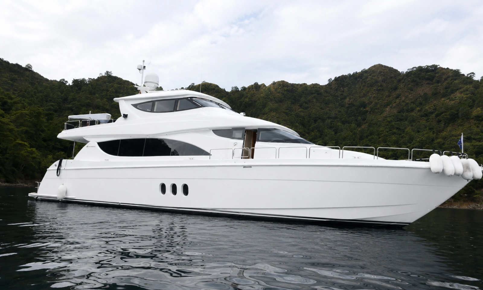 2007 Hatteras Enclosed Bridge MY