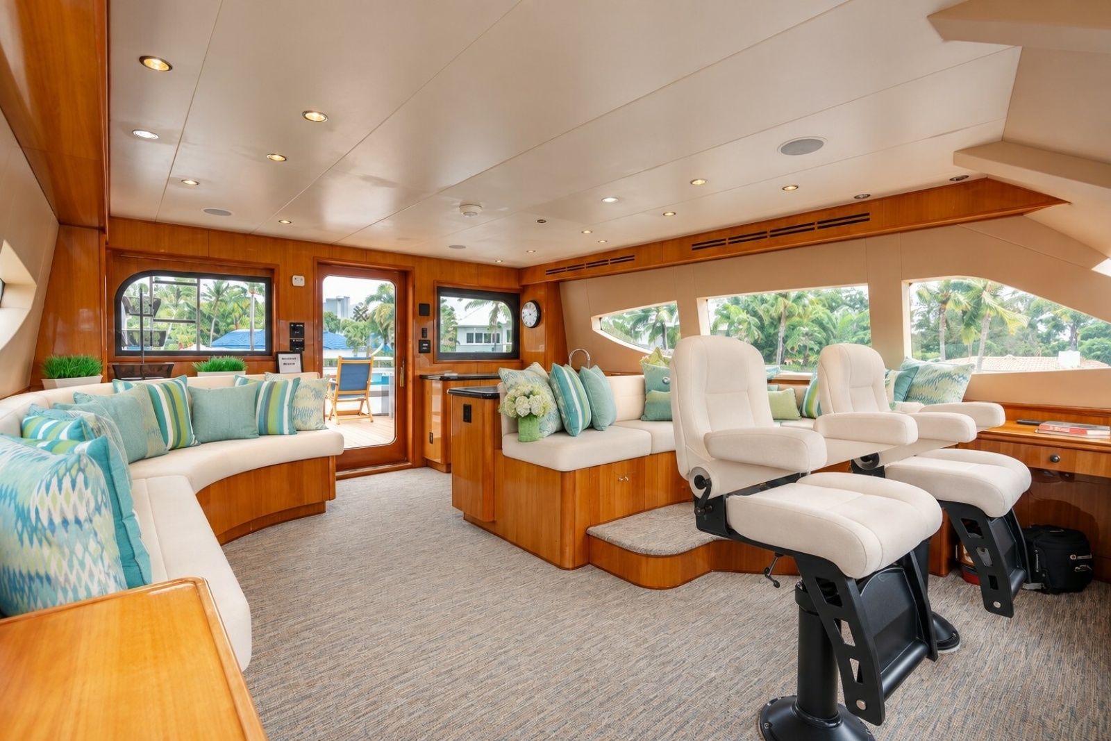 2007 Hatteras Enclosed Bridge MY