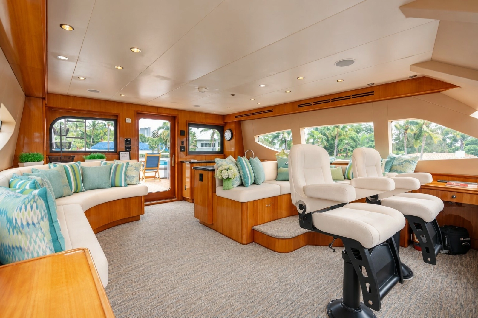 2007 Hatteras Enclosed Bridge MY