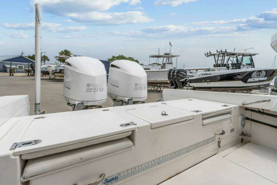 27ft Everglades Yacht For Sale