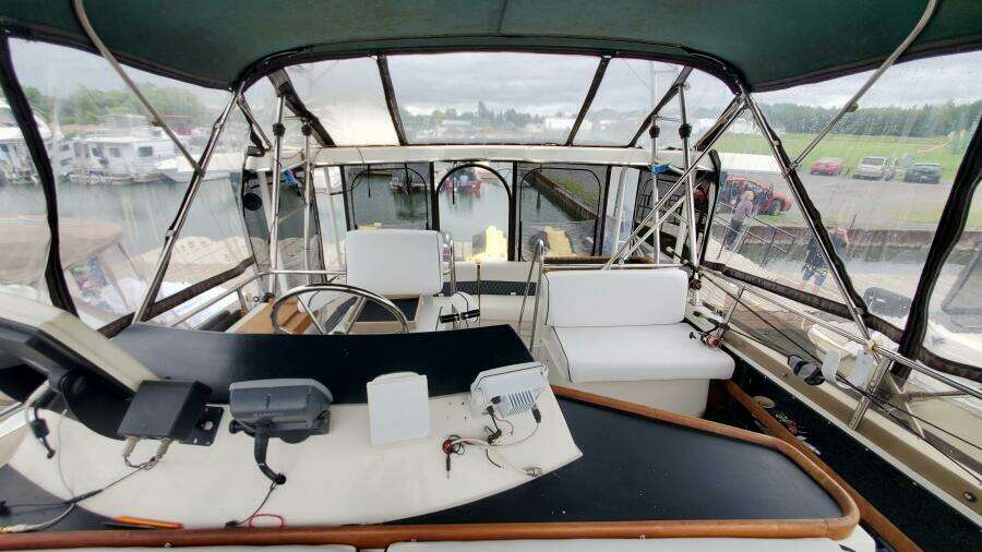 Liquid Asset 36ft Carver Yacht For Sale