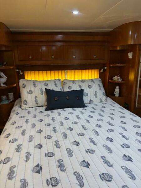 49ft Carver Yacht For Sale