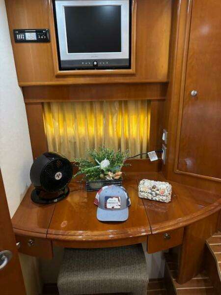 49ft Carver Yacht For Sale