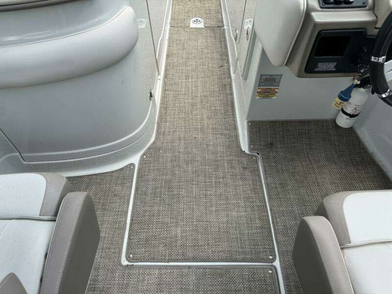 26ft Crownline Yacht For Sale