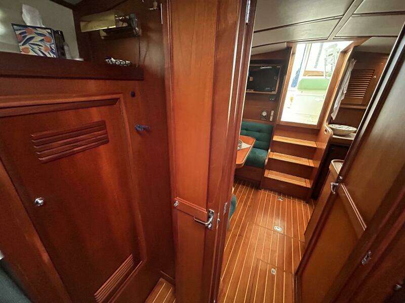 36ft Sabreline Yacht For Sale
