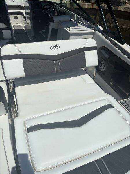 25ft Monterey Yacht For Sale