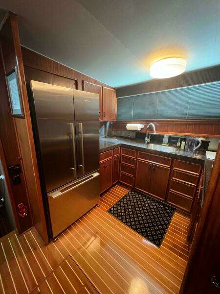 61ft Hatteras Yacht For Sale
