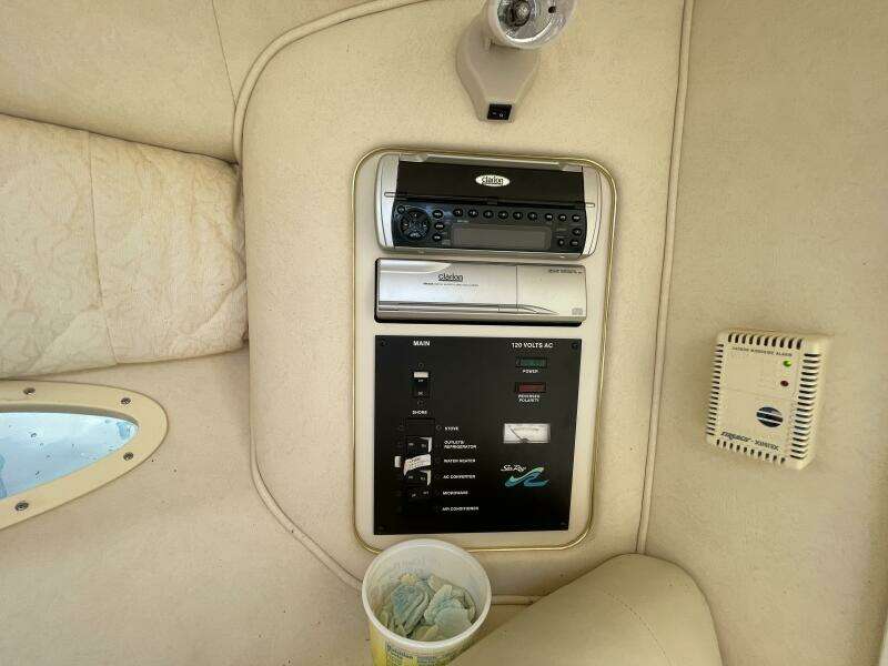 Happy Ours 28ft Sea Ray Yacht For Sale