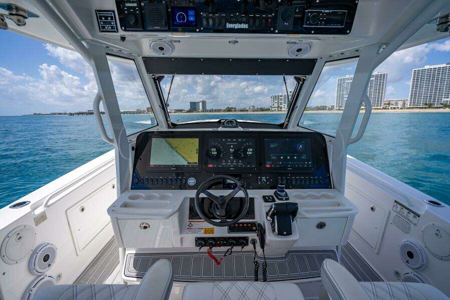 43ft Everglades Yacht For Sale