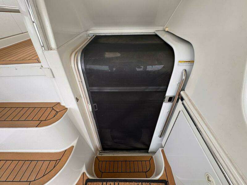 Aisle B 46ft Carver Yacht For Sale