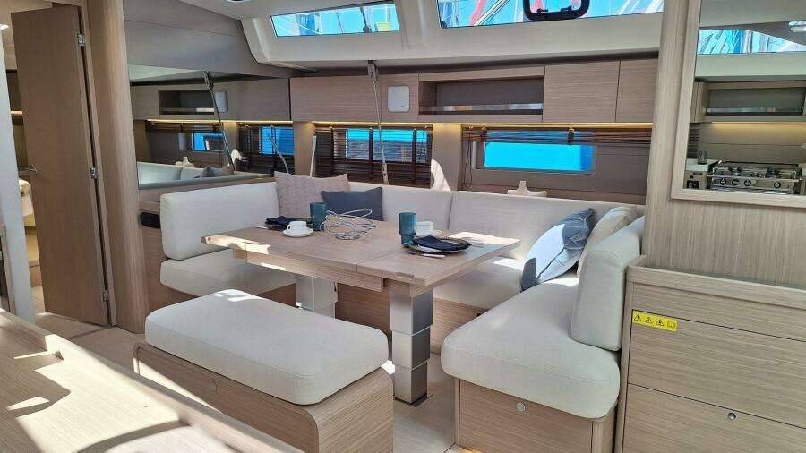Beneteau Oceanis 52