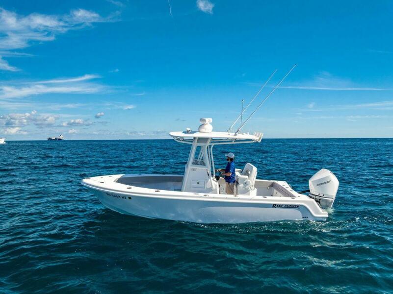 23' 2026 Reef Runner 230