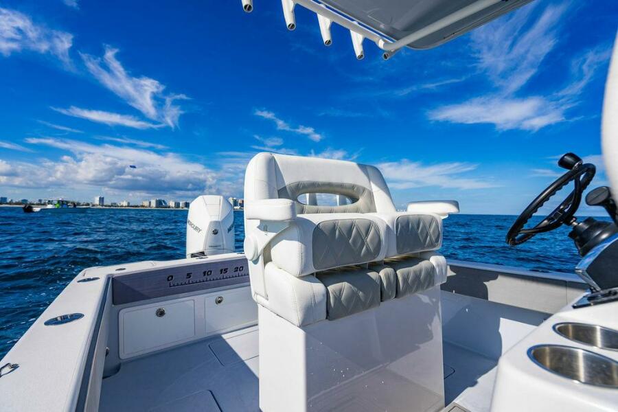 23' 2026 Reef Runner 230