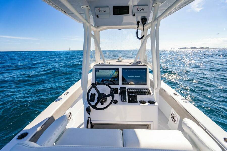 23' 2026 Reef Runner 230