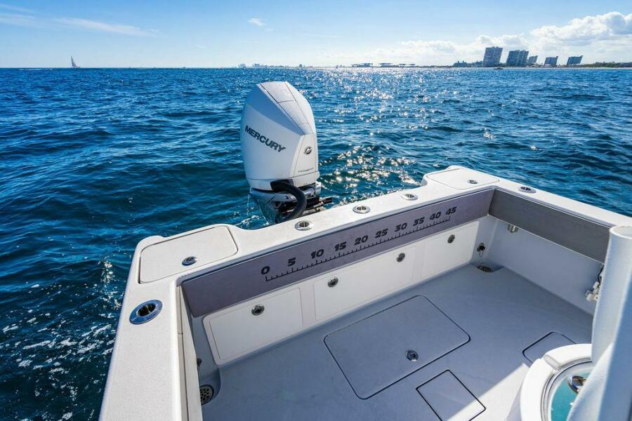 23' 2026 Reef Runner 230