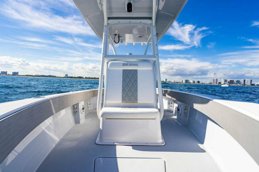 23' 2026 Reef Runner 230