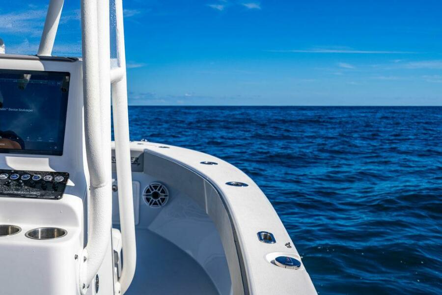 23' 2026 Reef Runner 230