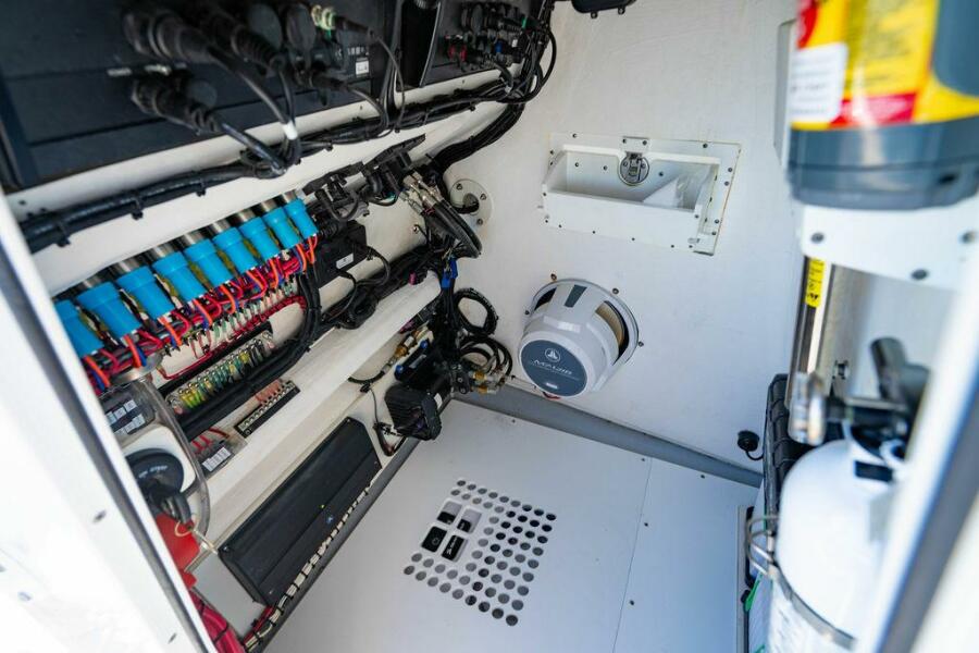 23' 2026 Reef Runner 230