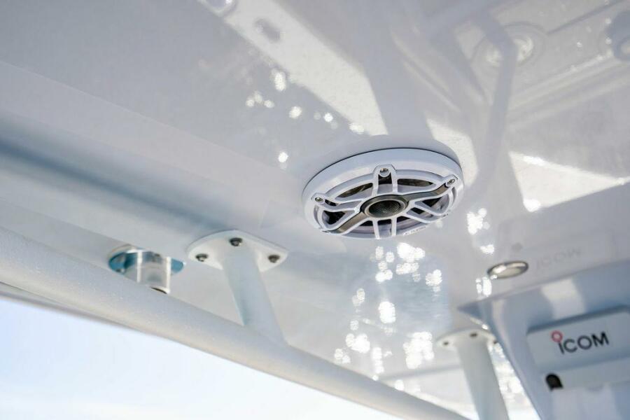 23' 2026 Reef Runner 230