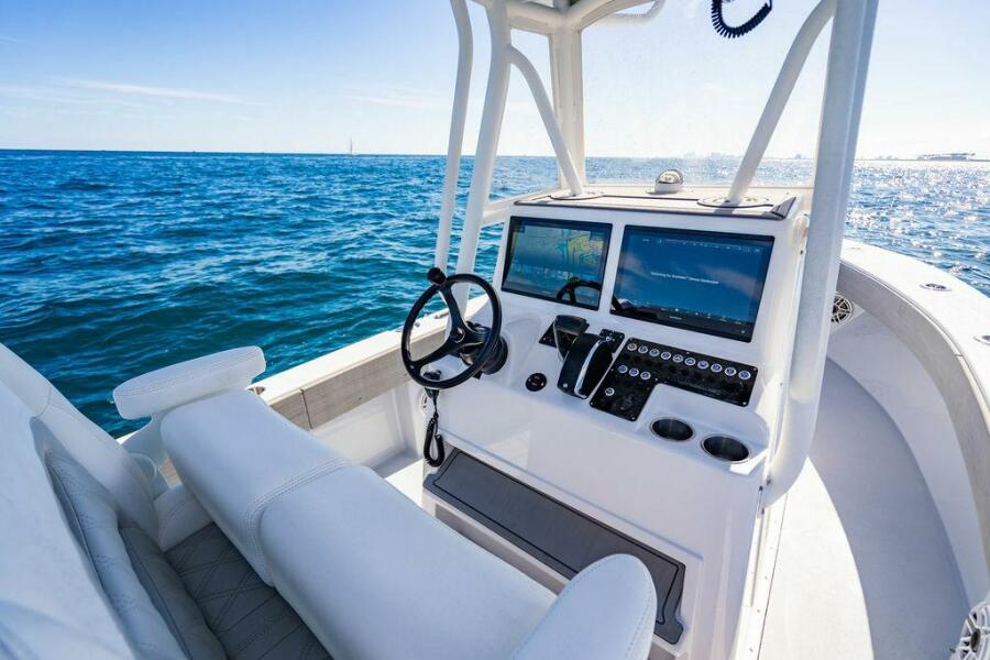 23' 2026 Reef Runner 230