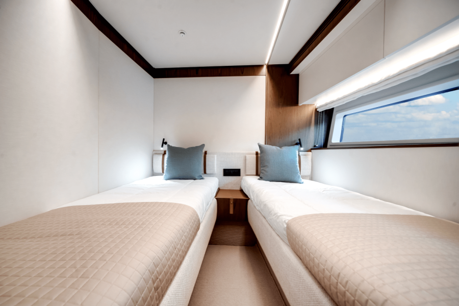 72ft Azimut Yacht For Sale