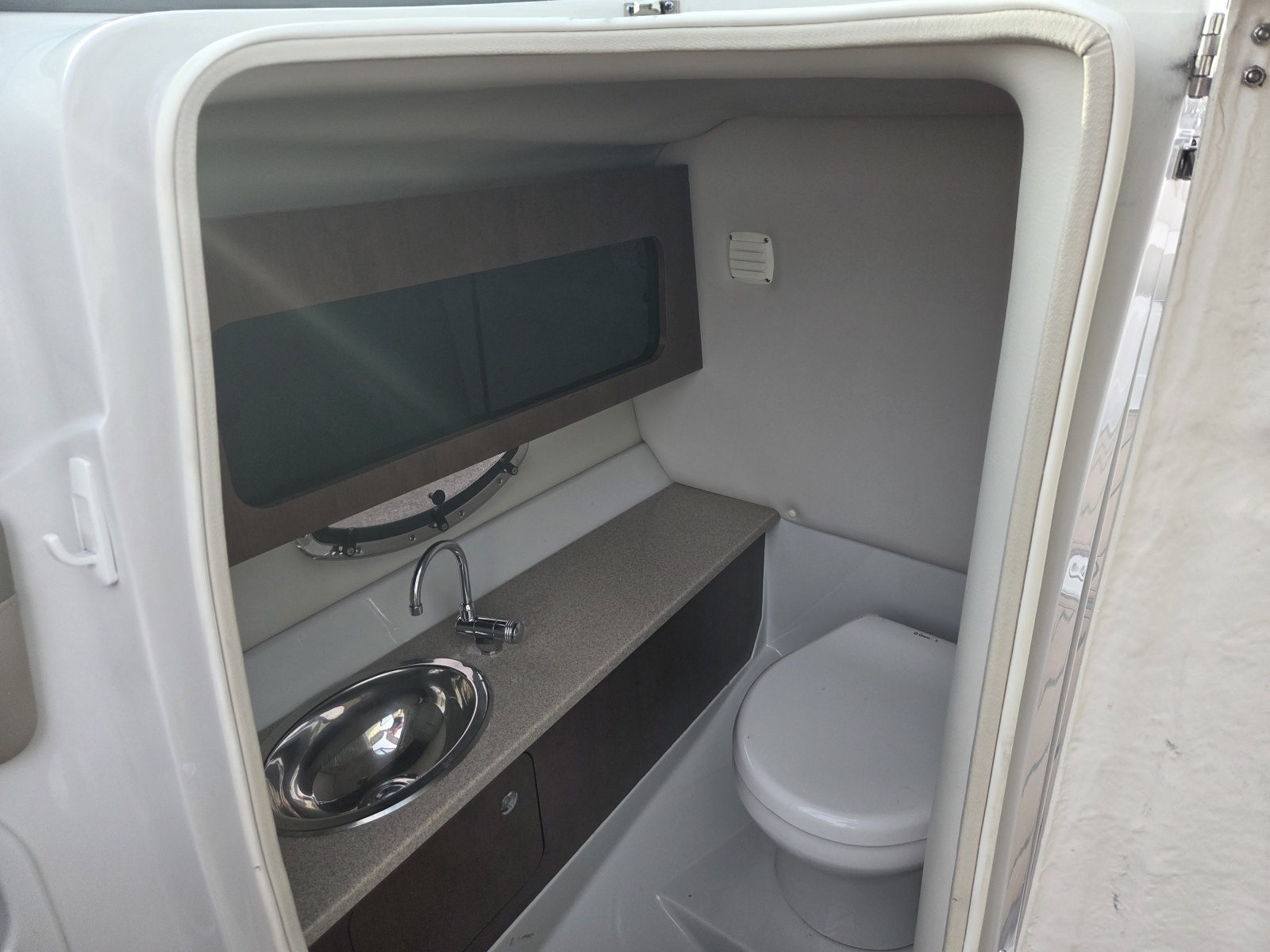 28ft Crownline Yacht For Sale