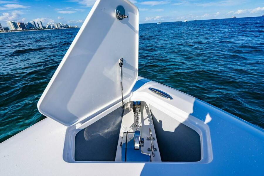 34' 2026 Reef Runner 340