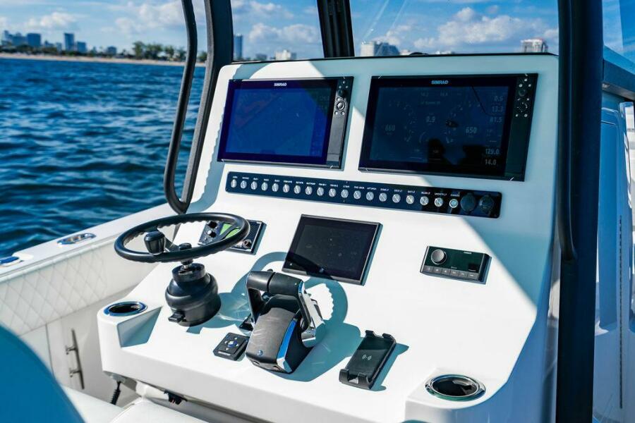 34' 2026 Reef Runner 340