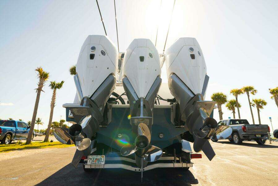 34ft Reef Runner Yacht For Sale