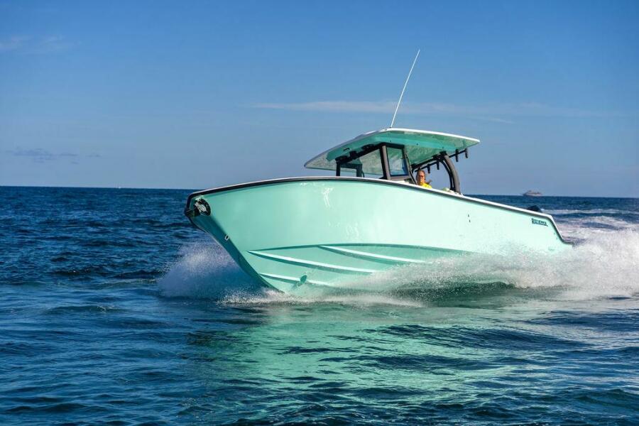 34' 2026 Reef Runner 340