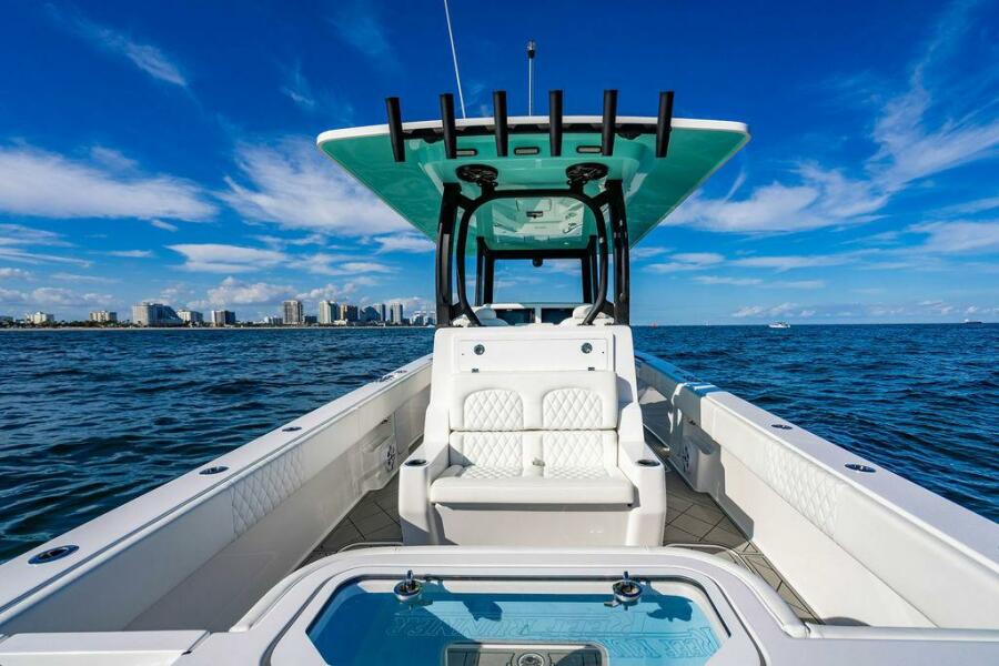 34' 2026 Reef Runner 340