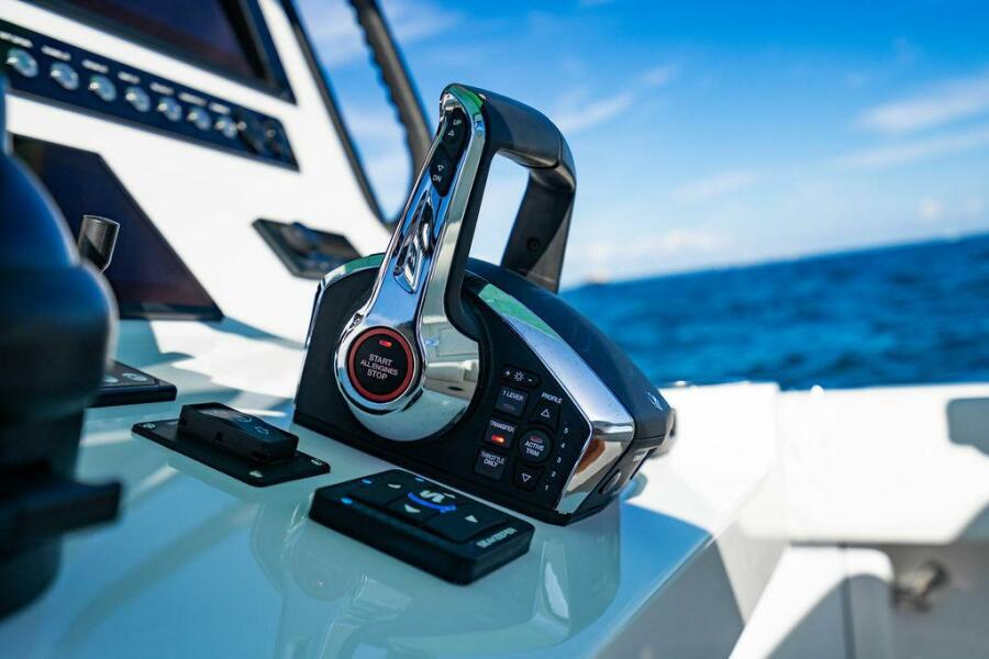 34' 2026 Reef Runner 340