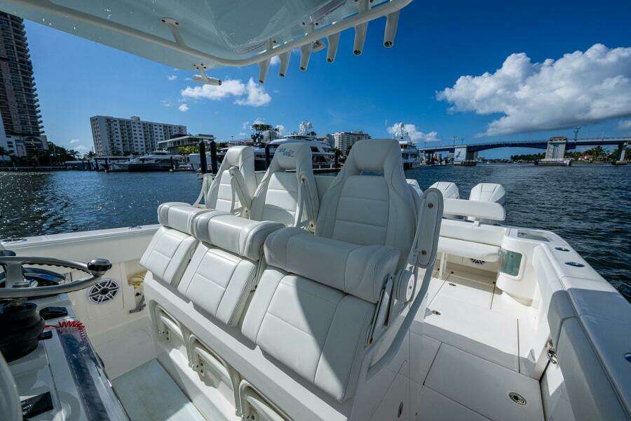 SEA SMOKER 37ft SeaVee Yacht For Sale