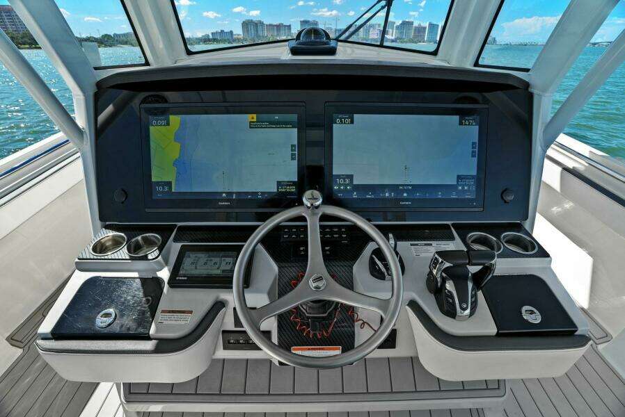 2022 World Cat 400 CC-X - Helm