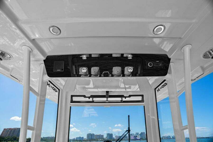 2022 World Cat 400 CC-X - Overhead Storage